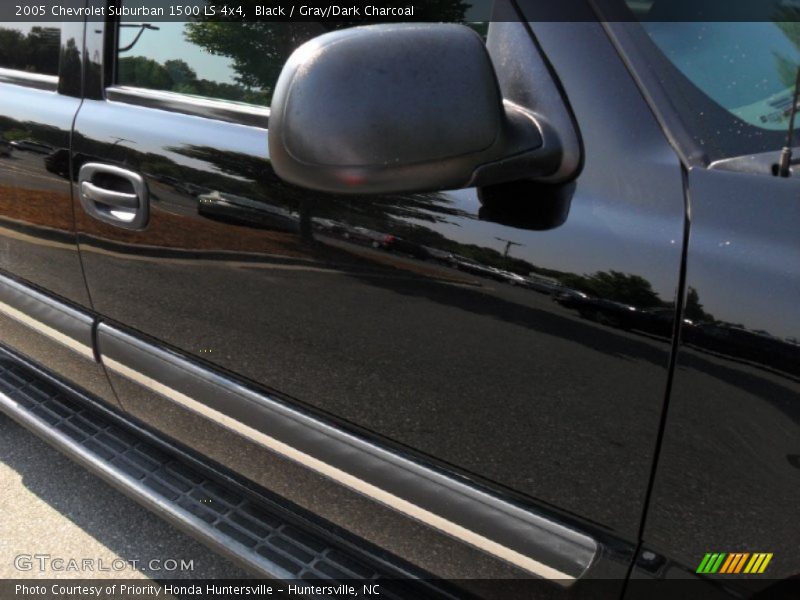 Black / Gray/Dark Charcoal 2005 Chevrolet Suburban 1500 LS 4x4