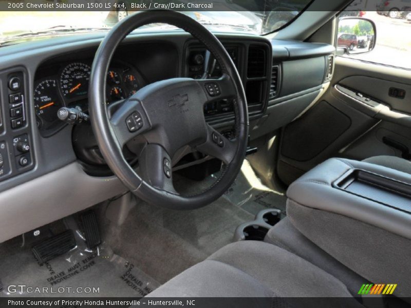 Black / Gray/Dark Charcoal 2005 Chevrolet Suburban 1500 LS 4x4