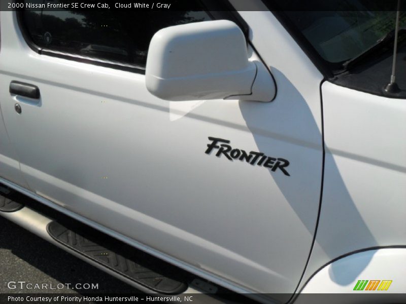 Cloud White / Gray 2000 Nissan Frontier SE Crew Cab