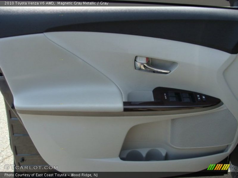 Magnetic Gray Metallic / Gray 2010 Toyota Venza V6 AWD