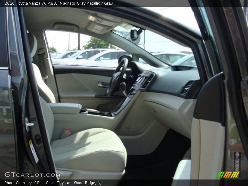 Magnetic Gray Metallic / Gray 2010 Toyota Venza V6 AWD