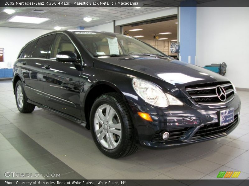 Majestic Black Metallic / Macadamia 2009 Mercedes-Benz R 350 4Matic