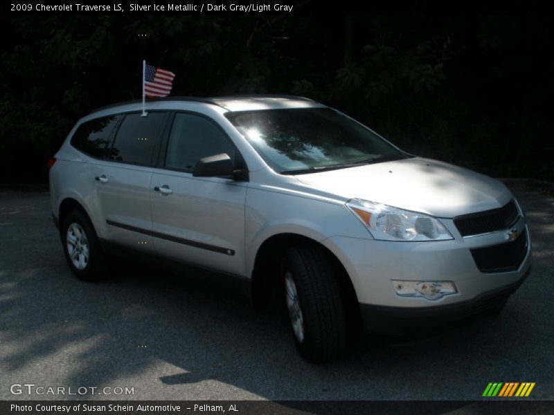 Silver Ice Metallic / Dark Gray/Light Gray 2009 Chevrolet Traverse LS