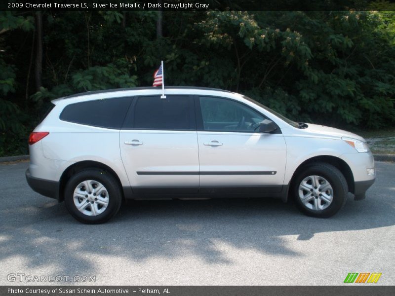 Silver Ice Metallic / Dark Gray/Light Gray 2009 Chevrolet Traverse LS