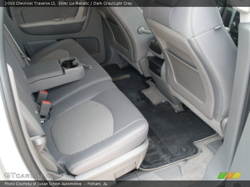 Silver Ice Metallic / Dark Gray/Light Gray 2009 Chevrolet Traverse LS