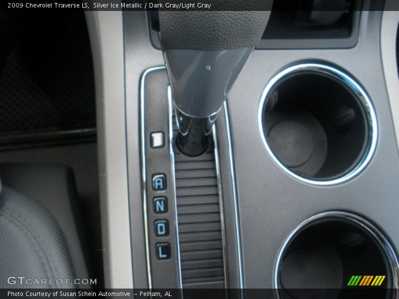 Silver Ice Metallic / Dark Gray/Light Gray 2009 Chevrolet Traverse LS
