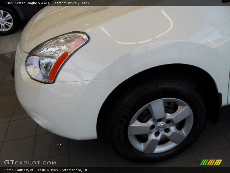 Phantom White / Black 2009 Nissan Rogue S AWD