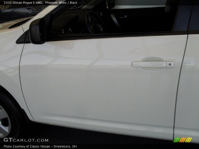 Phantom White / Black 2009 Nissan Rogue S AWD