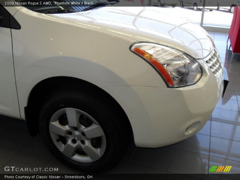 Phantom White / Black 2009 Nissan Rogue S AWD