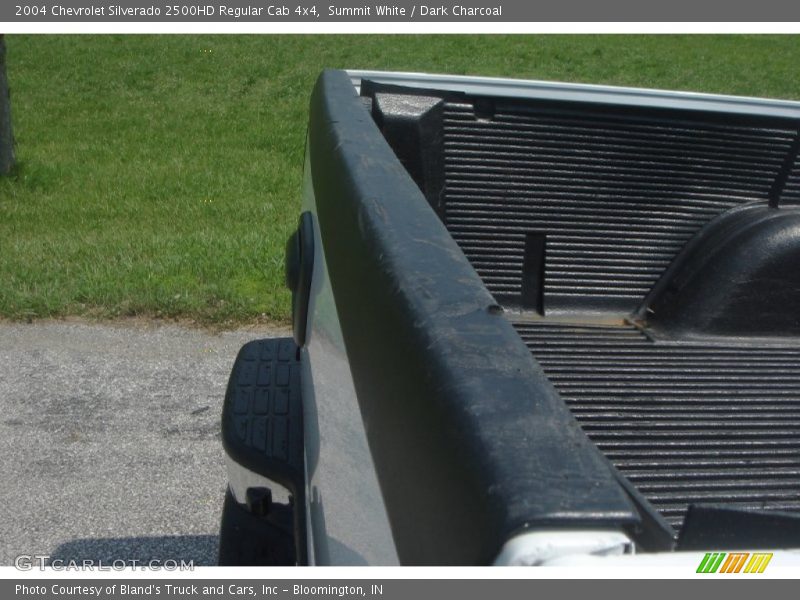 Summit White / Dark Charcoal 2004 Chevrolet Silverado 2500HD Regular Cab 4x4