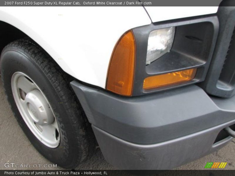 Oxford White Clearcoat / Dark Flint cloth 2007 Ford F250 Super Duty XL Regular Cab