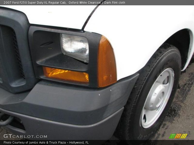 Oxford White Clearcoat / Dark Flint cloth 2007 Ford F250 Super Duty XL Regular Cab