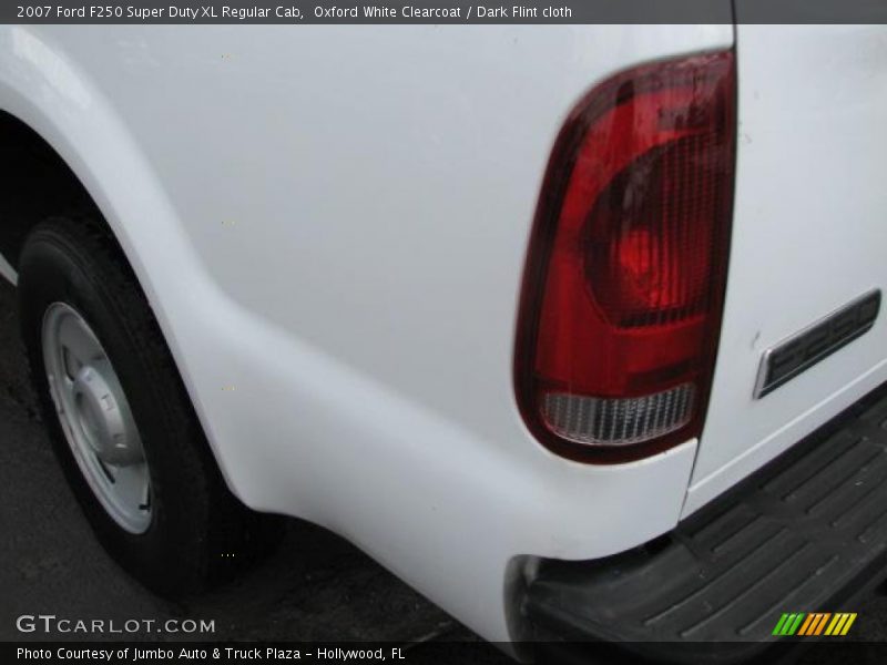 Oxford White Clearcoat / Dark Flint cloth 2007 Ford F250 Super Duty XL Regular Cab