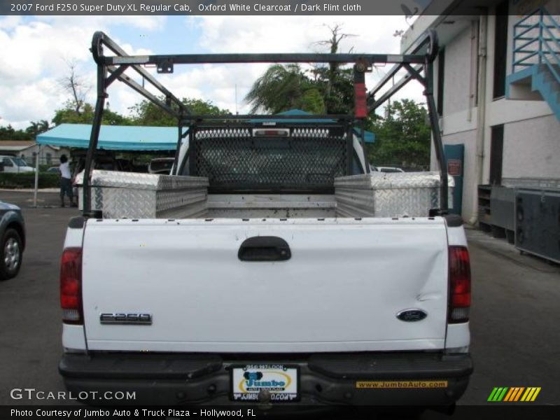 Oxford White Clearcoat / Dark Flint cloth 2007 Ford F250 Super Duty XL Regular Cab