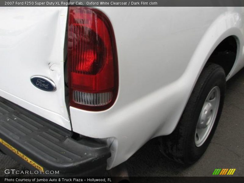 Oxford White Clearcoat / Dark Flint cloth 2007 Ford F250 Super Duty XL Regular Cab