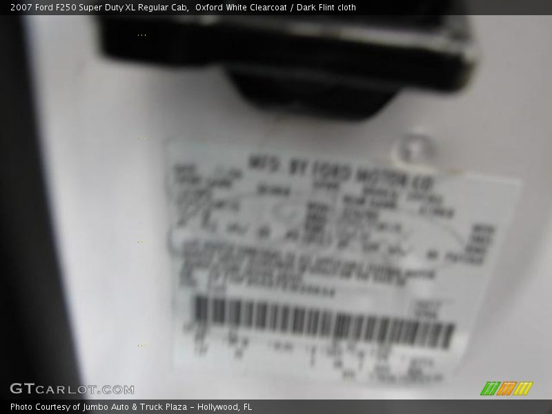 Oxford White Clearcoat / Dark Flint cloth 2007 Ford F250 Super Duty XL Regular Cab