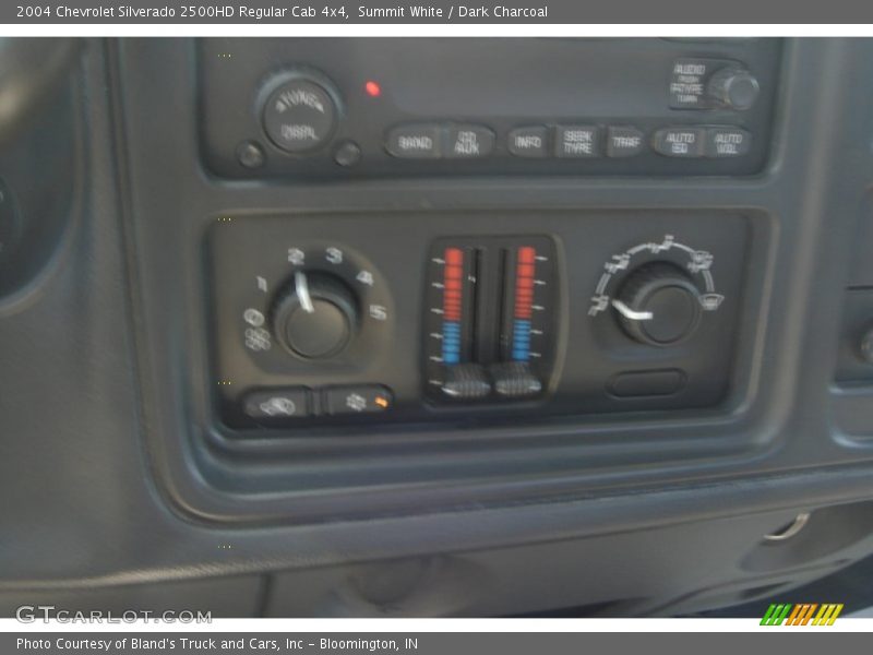 Summit White / Dark Charcoal 2004 Chevrolet Silverado 2500HD Regular Cab 4x4