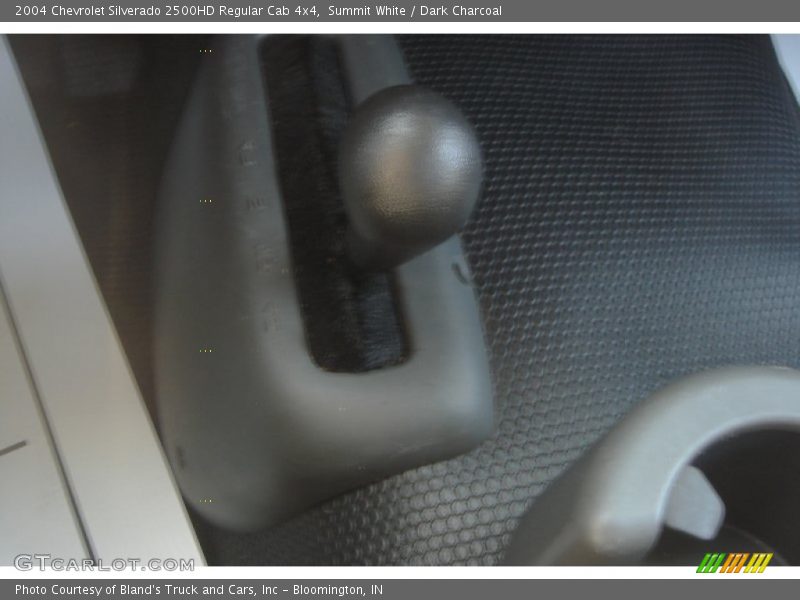 Summit White / Dark Charcoal 2004 Chevrolet Silverado 2500HD Regular Cab 4x4