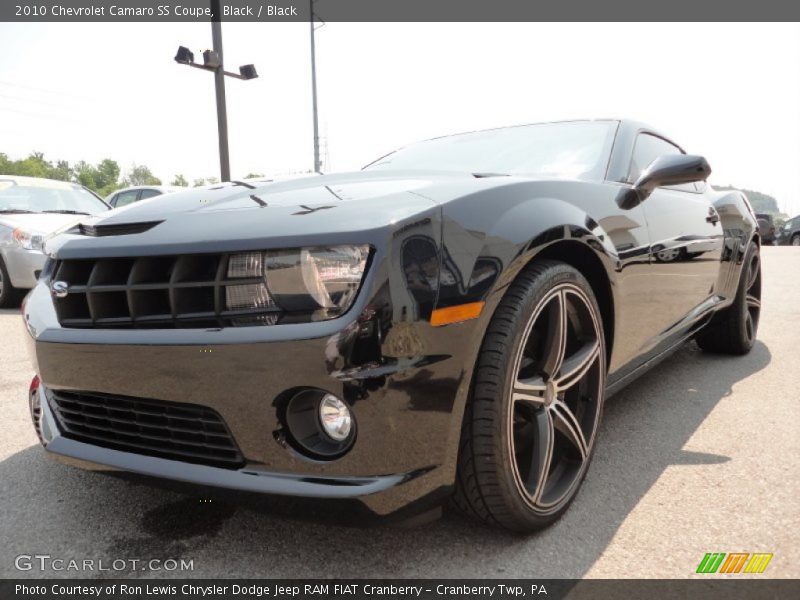Front 3/4 View of 2010 Camaro SS Coupe