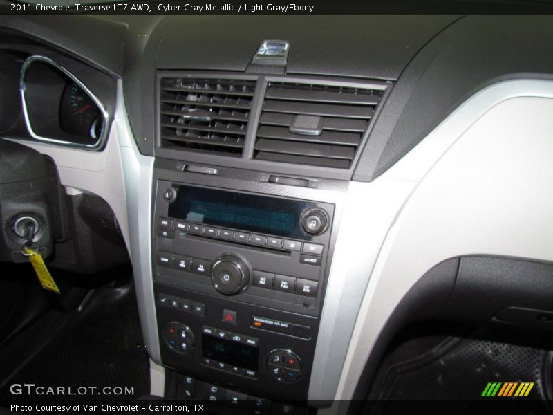 Controls of 2011 Traverse LTZ AWD