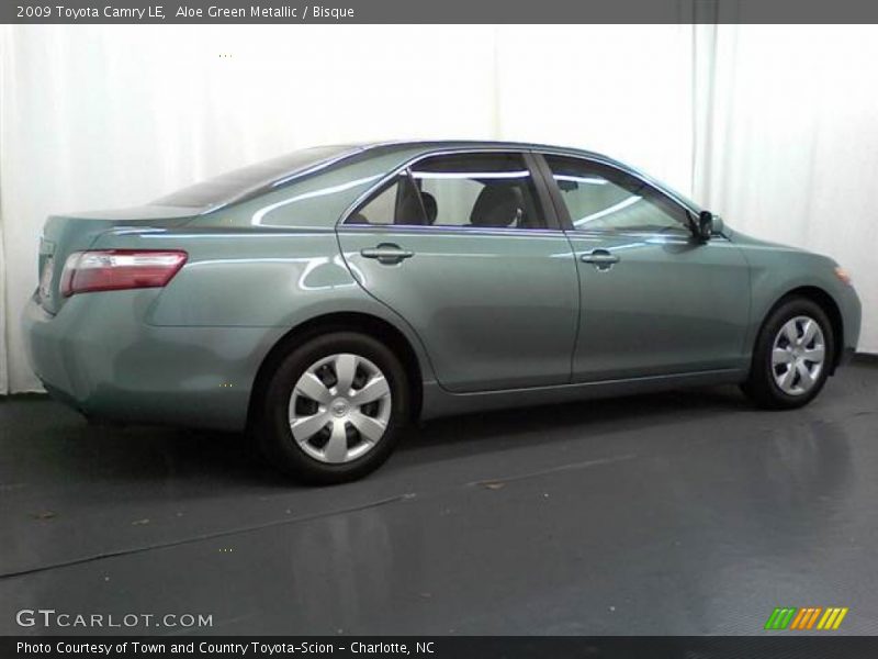 Aloe Green Metallic / Bisque 2009 Toyota Camry LE