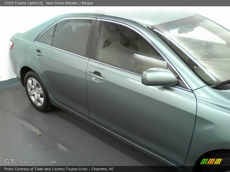 Aloe Green Metallic / Bisque 2009 Toyota Camry LE
