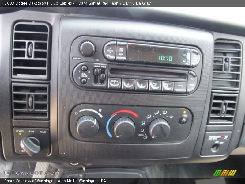 Controls of 2003 Dakota SXT Club Cab 4x4