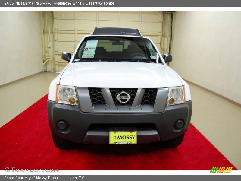 Avalanche White / Desert/Graphite 2005 Nissan Xterra S 4x4