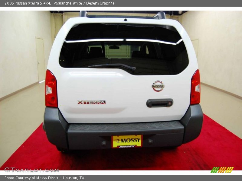 Avalanche White / Desert/Graphite 2005 Nissan Xterra S 4x4