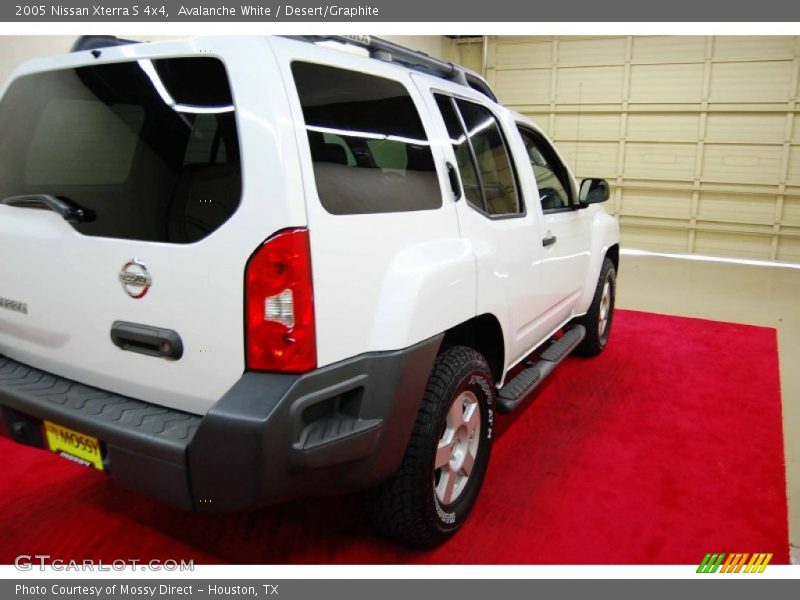 Avalanche White / Desert/Graphite 2005 Nissan Xterra S 4x4