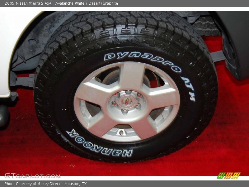 Avalanche White / Desert/Graphite 2005 Nissan Xterra S 4x4
