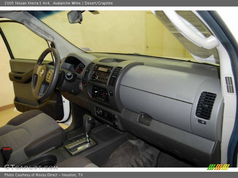 Avalanche White / Desert/Graphite 2005 Nissan Xterra S 4x4
