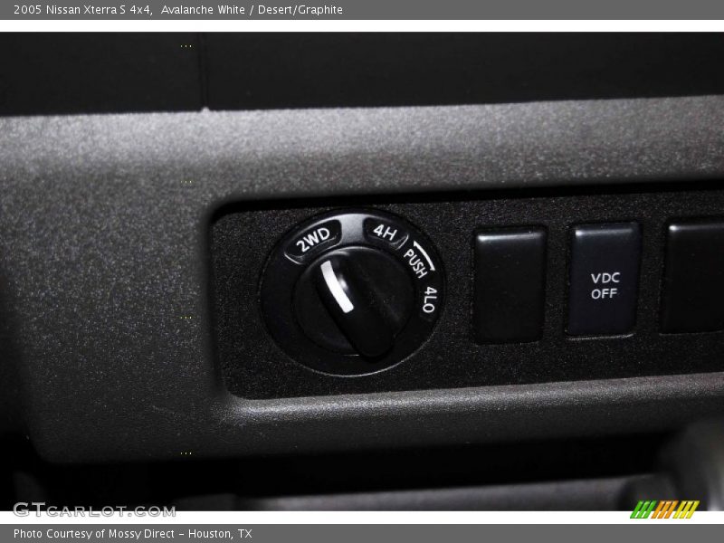 Avalanche White / Desert/Graphite 2005 Nissan Xterra S 4x4