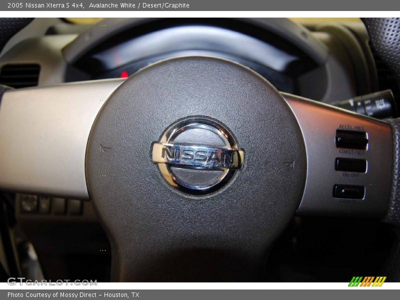 Avalanche White / Desert/Graphite 2005 Nissan Xterra S 4x4