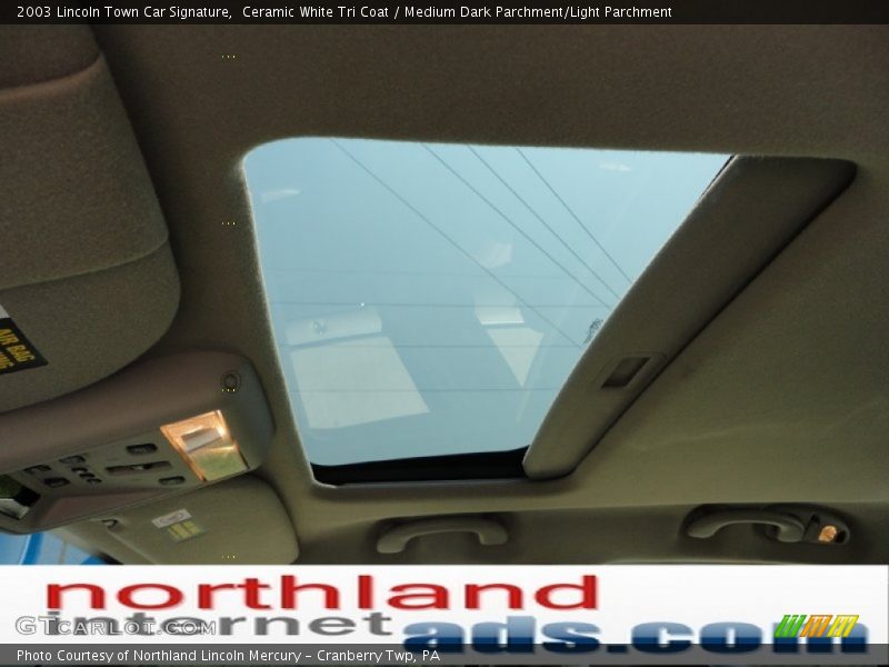 Ceramic White Tri Coat / Medium Dark Parchment/Light Parchment 2003 Lincoln Town Car Signature