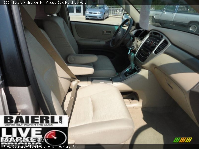 Vintage Gold Metallic / Ivory 2004 Toyota Highlander I4