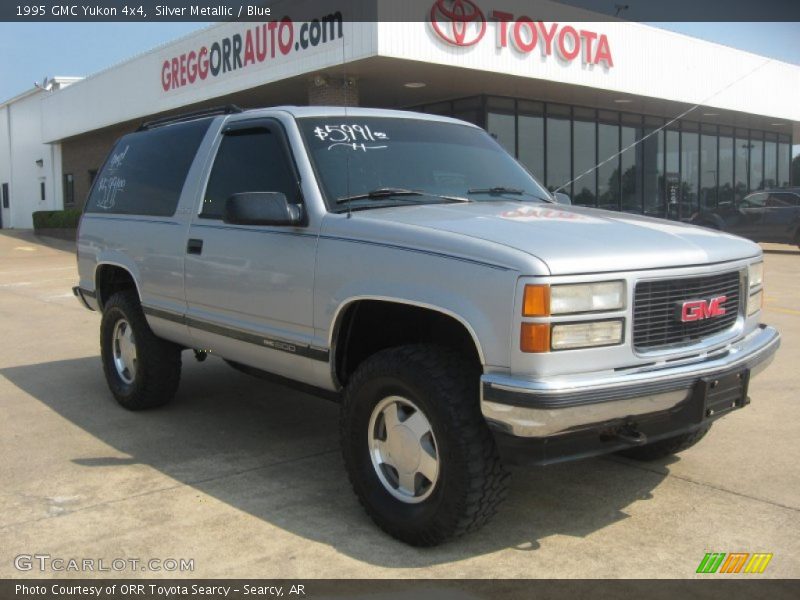 Silver Metallic / Blue 1995 GMC Yukon 4x4