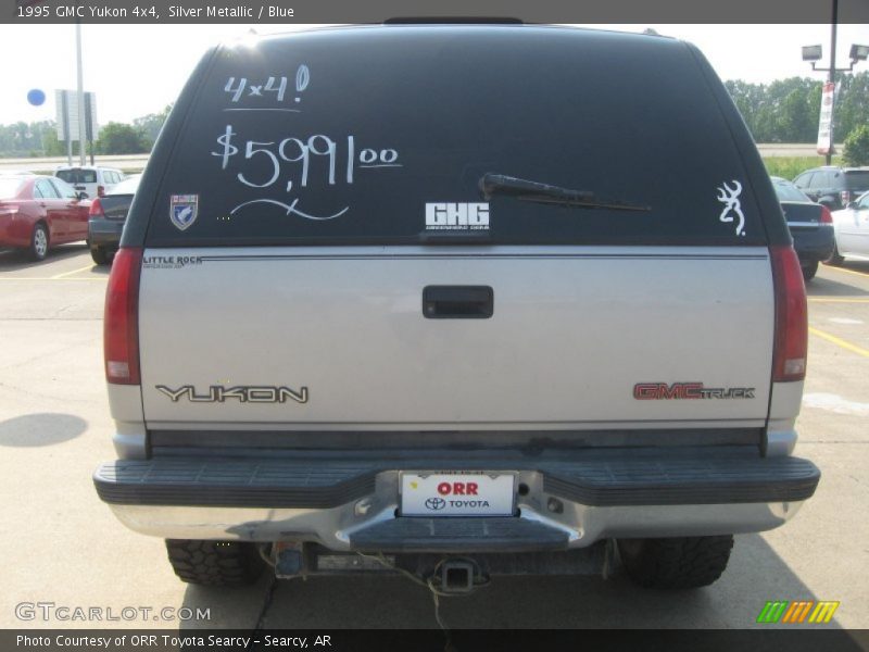 Silver Metallic / Blue 1995 GMC Yukon 4x4