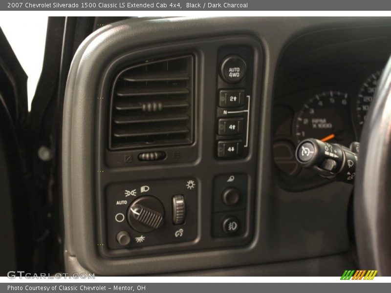 Controls of 2007 Silverado 1500 Classic LS Extended Cab 4x4