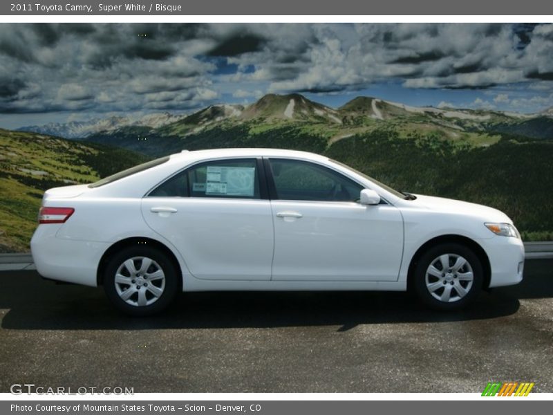 Super White / Bisque 2011 Toyota Camry