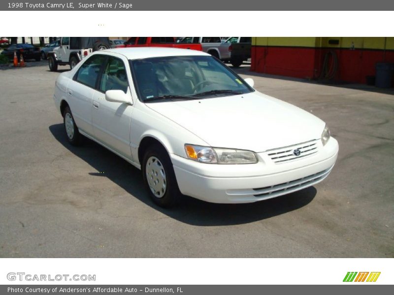 Super White / Sage 1998 Toyota Camry LE