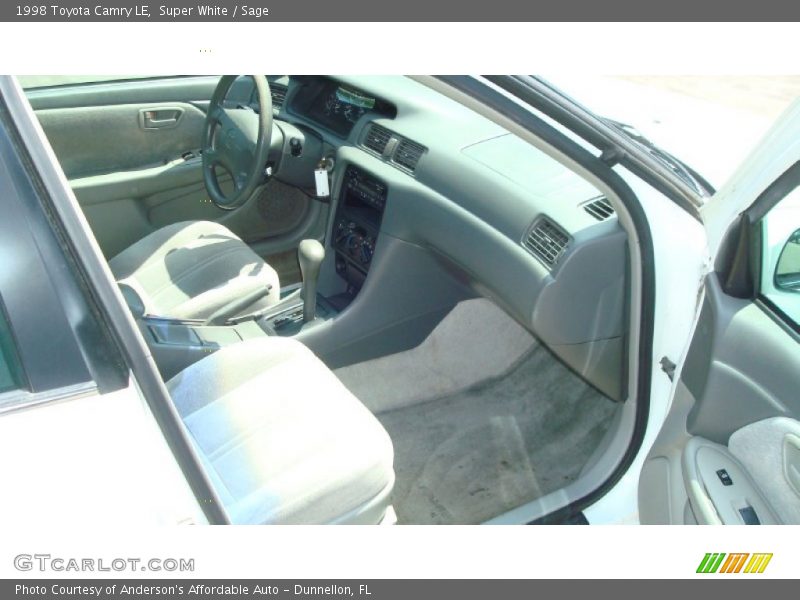 Super White / Sage 1998 Toyota Camry LE