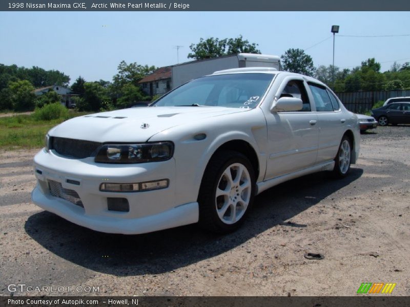 Arctic White Pearl Metallic / Beige 1998 Nissan Maxima GXE