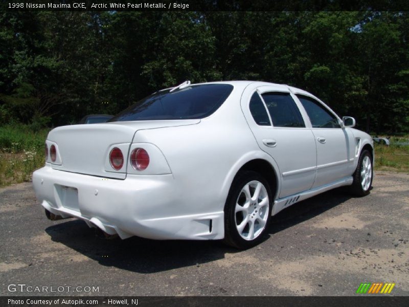 Arctic White Pearl Metallic / Beige 1998 Nissan Maxima GXE