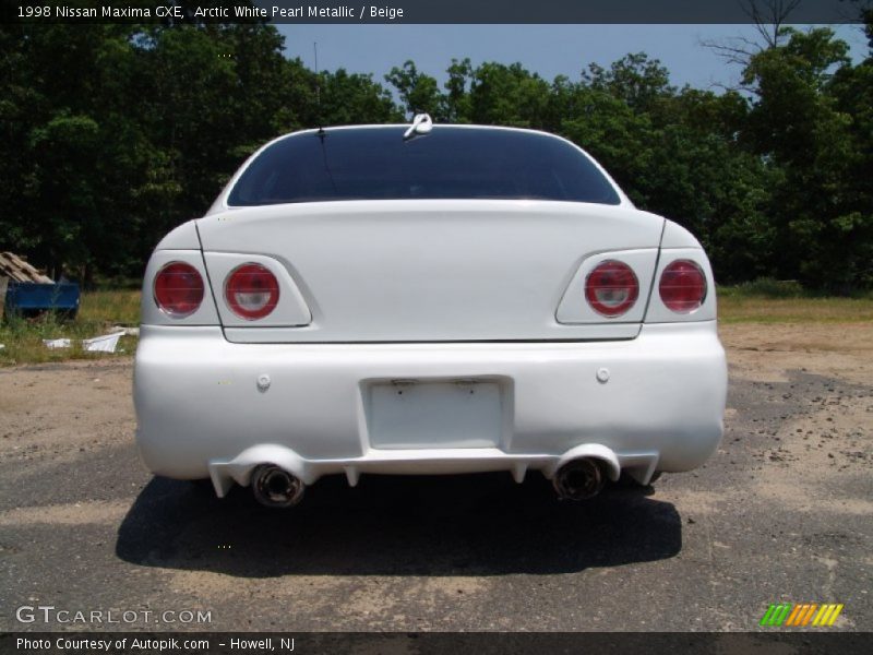 Arctic White Pearl Metallic / Beige 1998 Nissan Maxima GXE