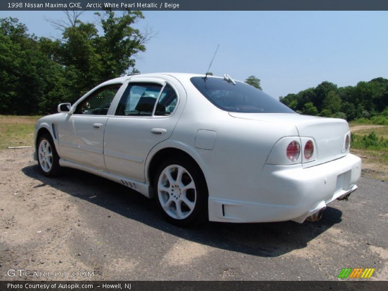 Arctic White Pearl Metallic / Beige 1998 Nissan Maxima GXE
