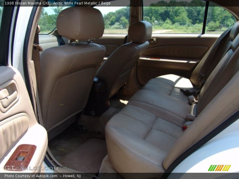 Arctic White Pearl Metallic / Beige 1998 Nissan Maxima GXE