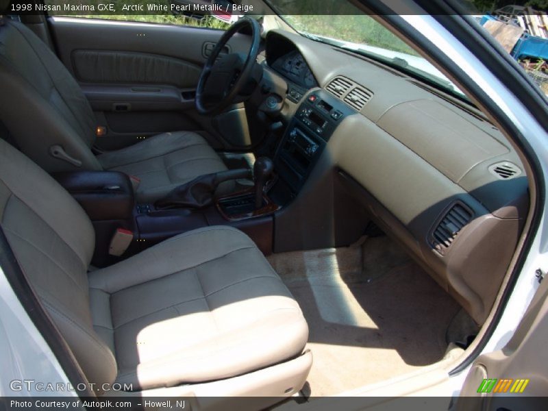 Arctic White Pearl Metallic / Beige 1998 Nissan Maxima GXE