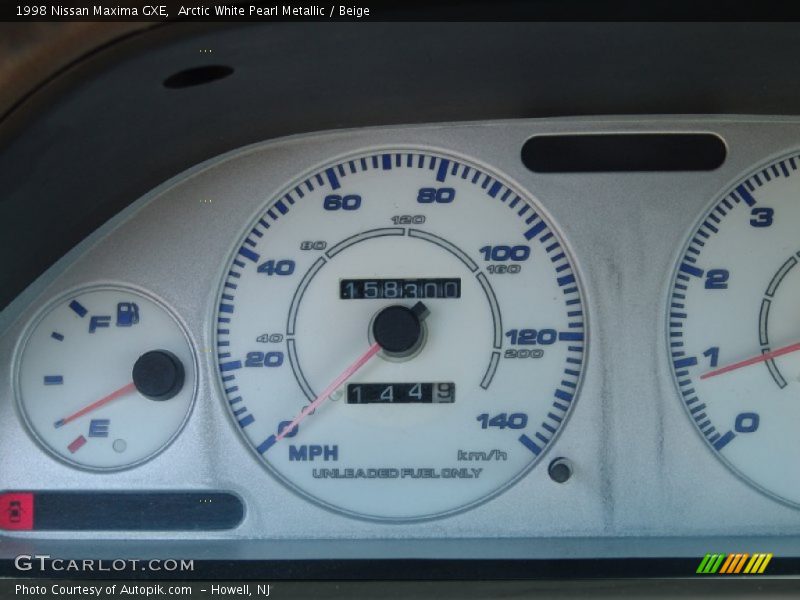 Arctic White Pearl Metallic / Beige 1998 Nissan Maxima GXE