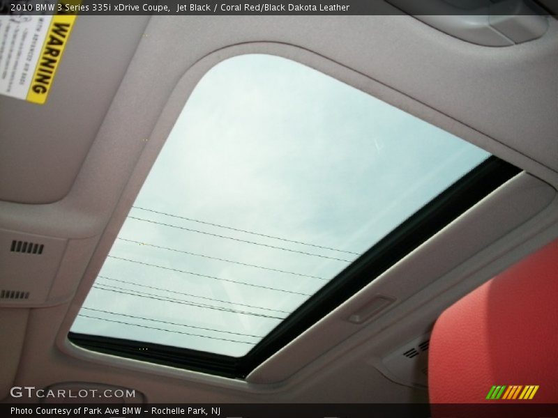 Sunroof of 2010 3 Series 335i xDrive Coupe